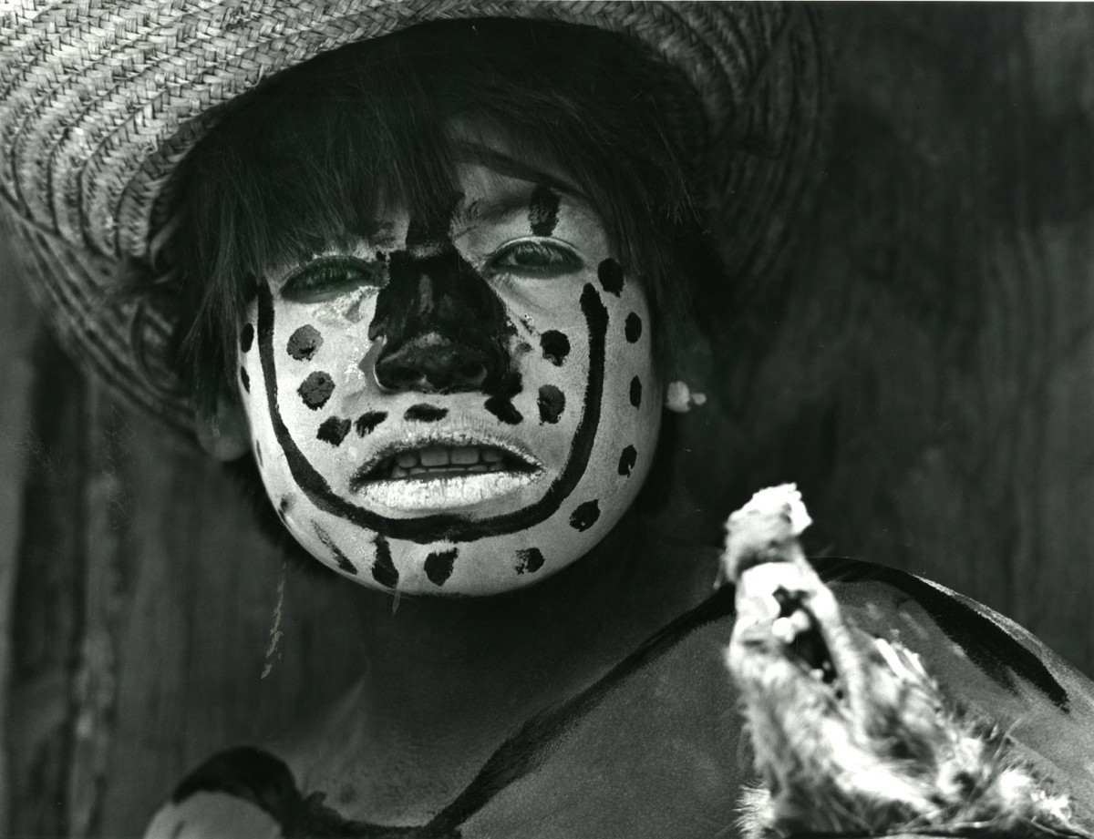 De la serie Nayari-Cora (Untitled, Boy with bird)